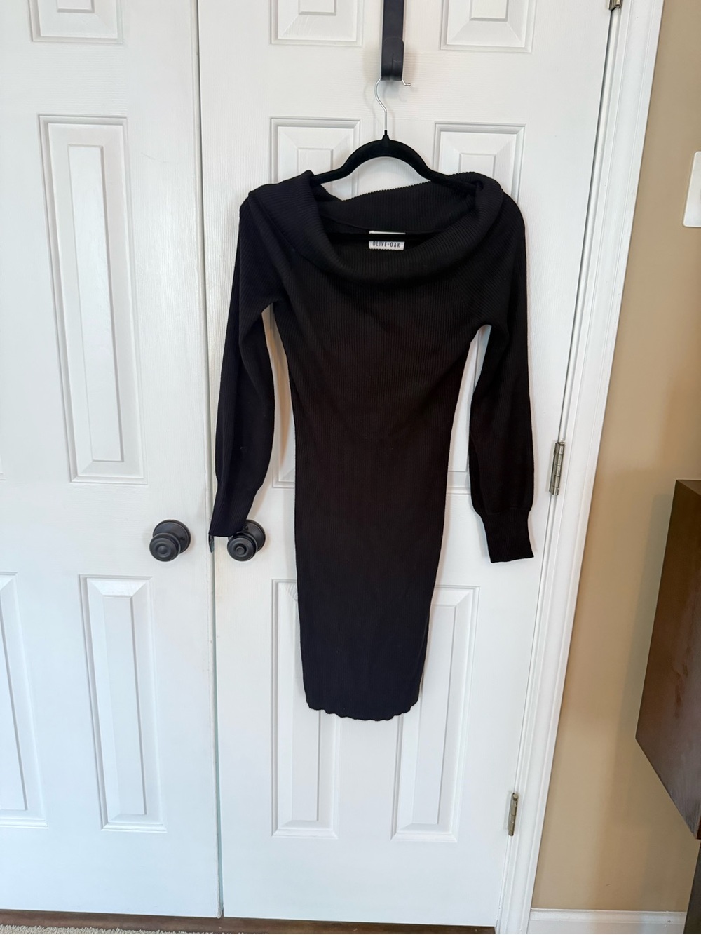 Olive & Oak Black Ribbed Long Sleeve Midi Dress EUC